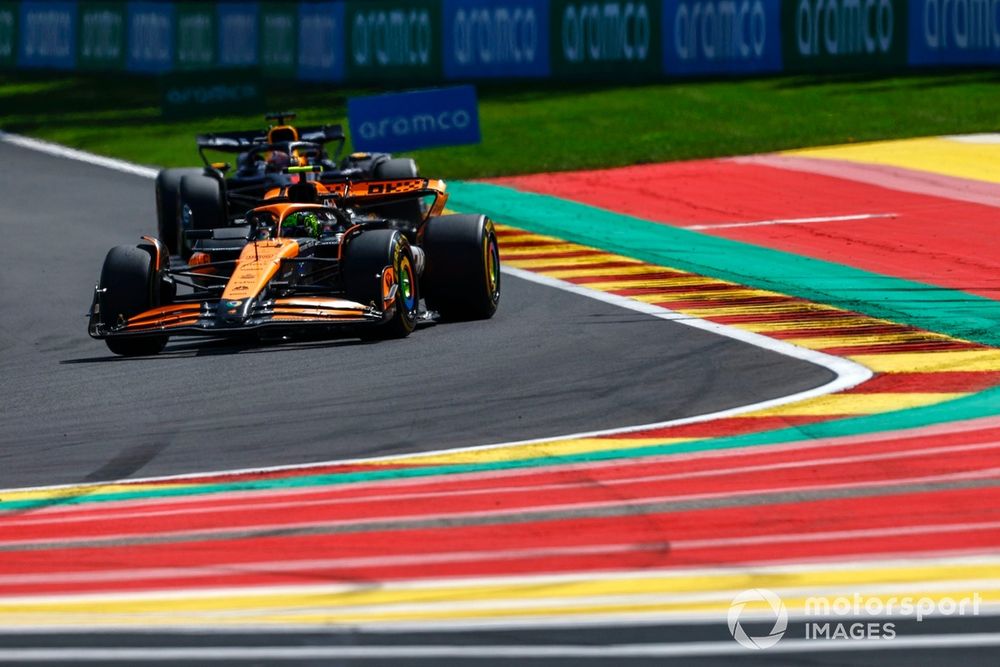 Lando Norris, McLaren MCL38, Max Verstappen, Red Bull Racing RB20