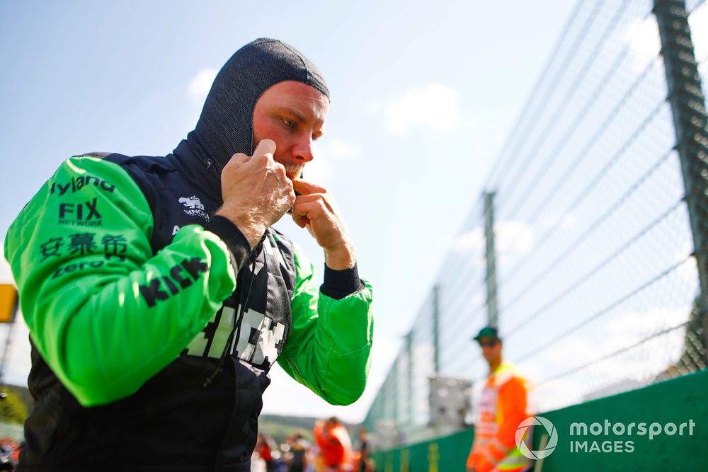 Valtteri Bottas, KICK Sauber F1 Team, on the grid