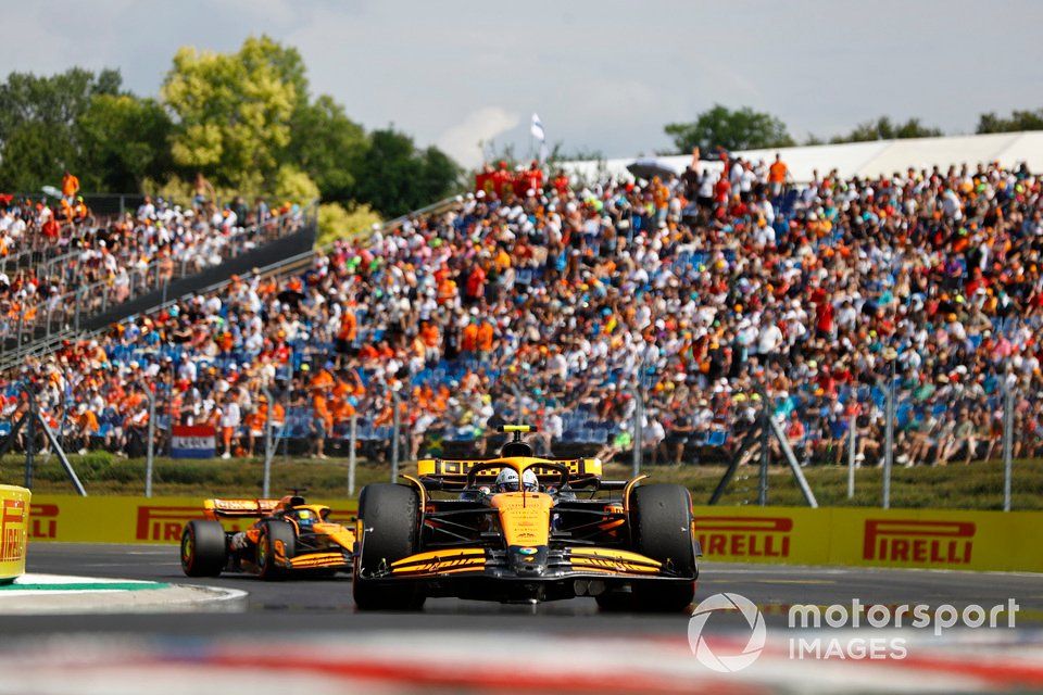 Lando Norris, McLaren MCL38, heads to the grid