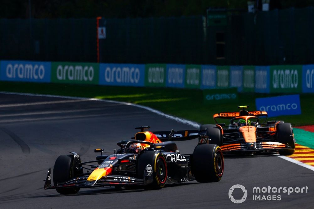 Max Verstappen, Red Bull Racing RB20, Lando Norris, McLaren MCL38