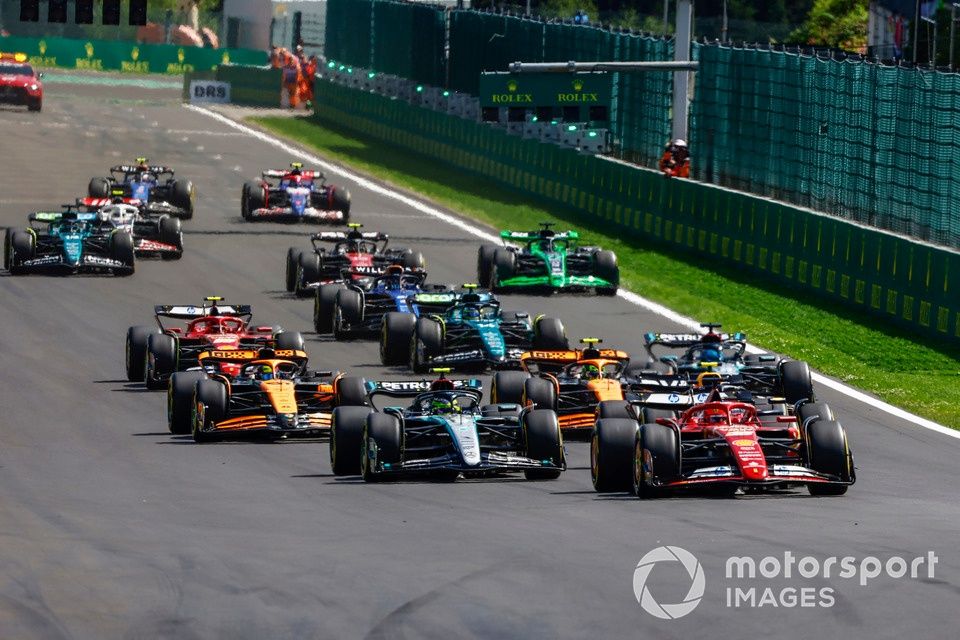 Charles Leclerc, Ferrari SF-24, Lewis Hamilton, Mercedes F1 W15, Lando Norris, McLaren MCL38, George Russell, Mercedes F1 W15, Oscar Piastri, McLaren MCL38, the rest of the field at the start