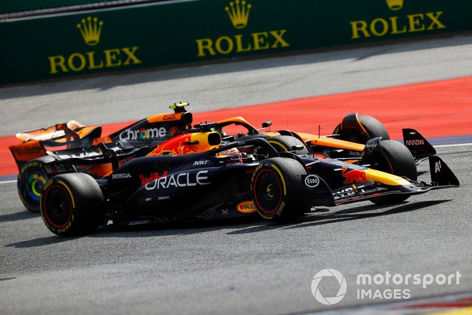 Max Verstappen, Red Bull Racing RB20, Lando Norris, McLaren MCL38, battle for the lead