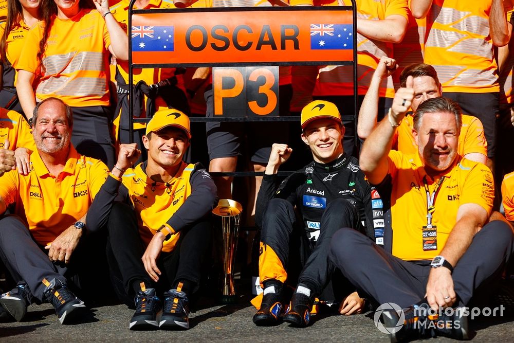 Lando Norris, McLaren F1 Team, Oscar Piastri, McLaren F1 Team, 3rd position, Zak Brown, CEO, McLaren Racing, the McLaren team celebrate after the race