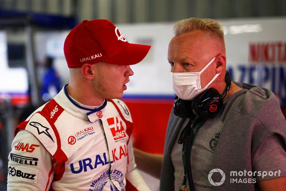 Nikita Mazepin, Haas F1, with his father Dmitry Mazepin