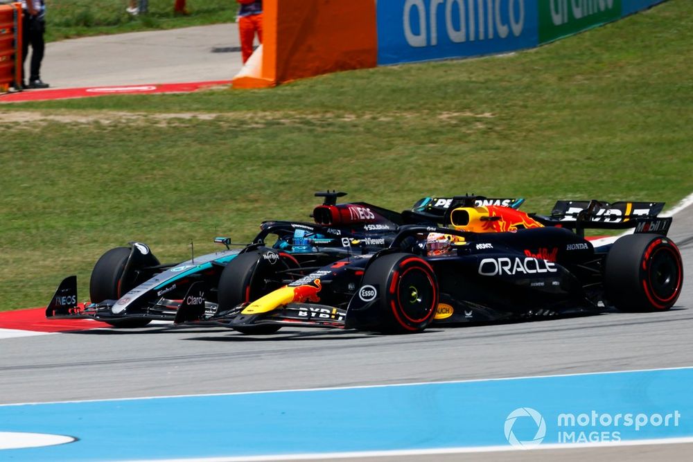 Max Verstappen, Red Bull Racing RB20 battles with George Russell, Mercedes F1 W15 