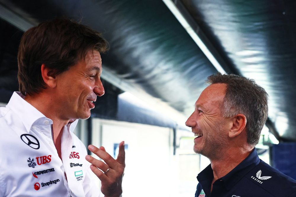 Toto Wolff, Team Principal and CEO, Mercedes-AMG, Christian Horner, Team Principal, Red Bull Racing