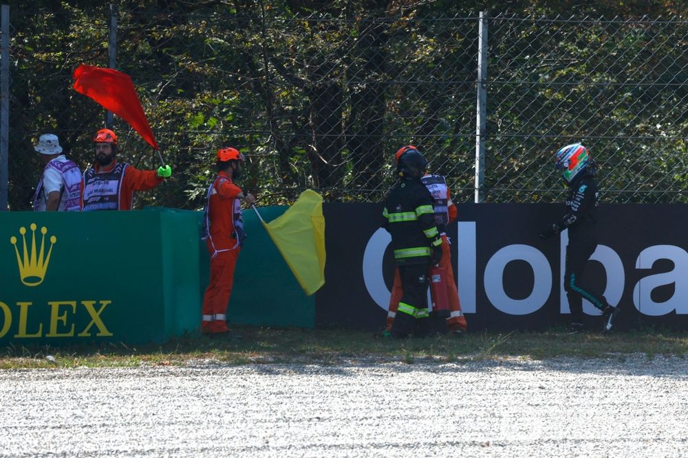 Marshals assist Andrea Kimi Antonelli, Mercedes-AMG F1 Team, after a crash in FP1