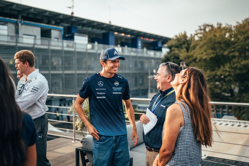 Alex Albon, Williams Racing, RP - Komatsu Engineering