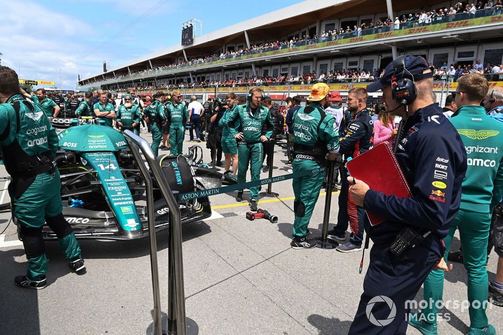 Adrian Newey, Chief Technology Officer, Red Bull Racing, inspects the car of Fernando Alonso, Aston Martin AMR23, on the grid