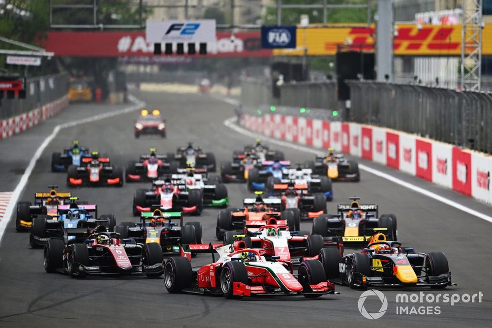 Oliver Bearman, Prema Racing, leads Enzo Fittipaldi, Rodin Carlin, followed by Theo Pourchaire, ART Grand Prix at the start of the race