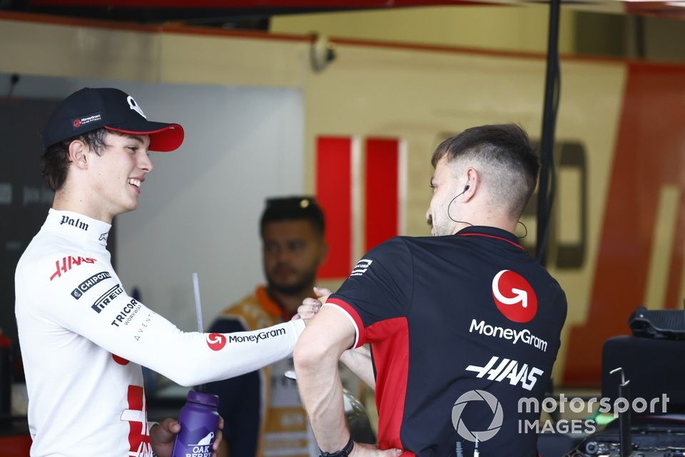 Oliver Bearman, Haas F1 Team, with a team-mate