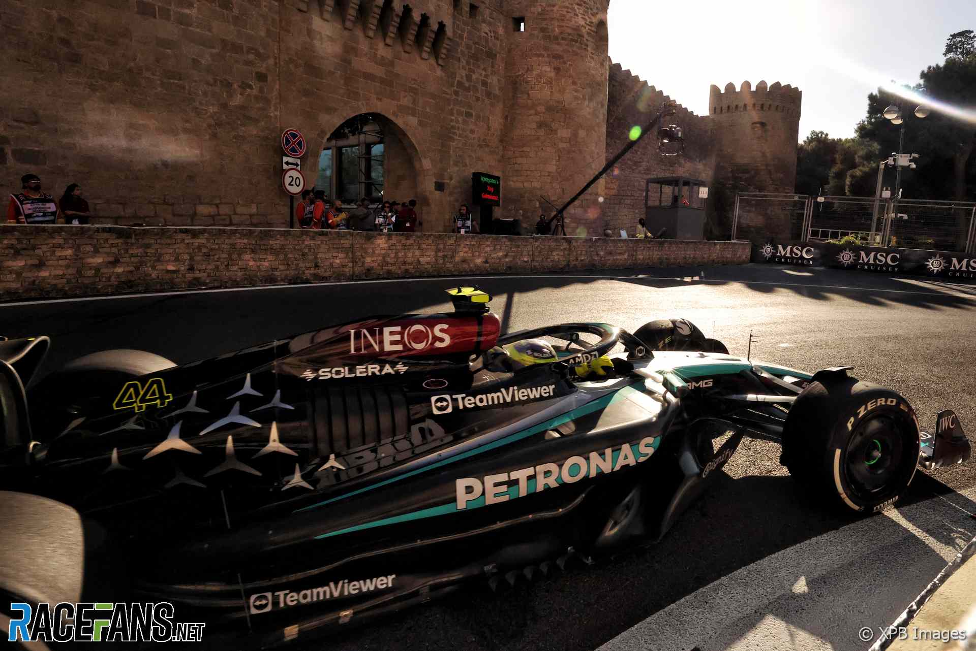 Lewis Hamilton, Mercedes, Baku City Circuit, 2024