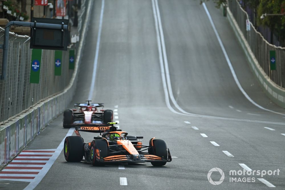 Lando Norris, McLaren MCL38, Charles Leclerc, Ferrari SF-24