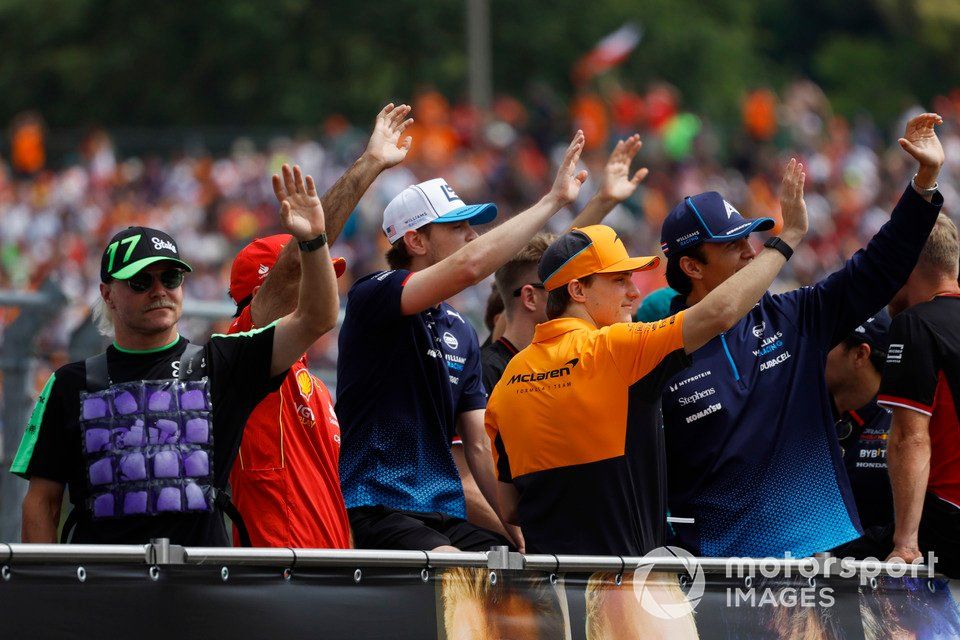 Valtteri Bottas, Stake F1 Team Kick Sauber, drivers wave to the fans, during the drivers parade