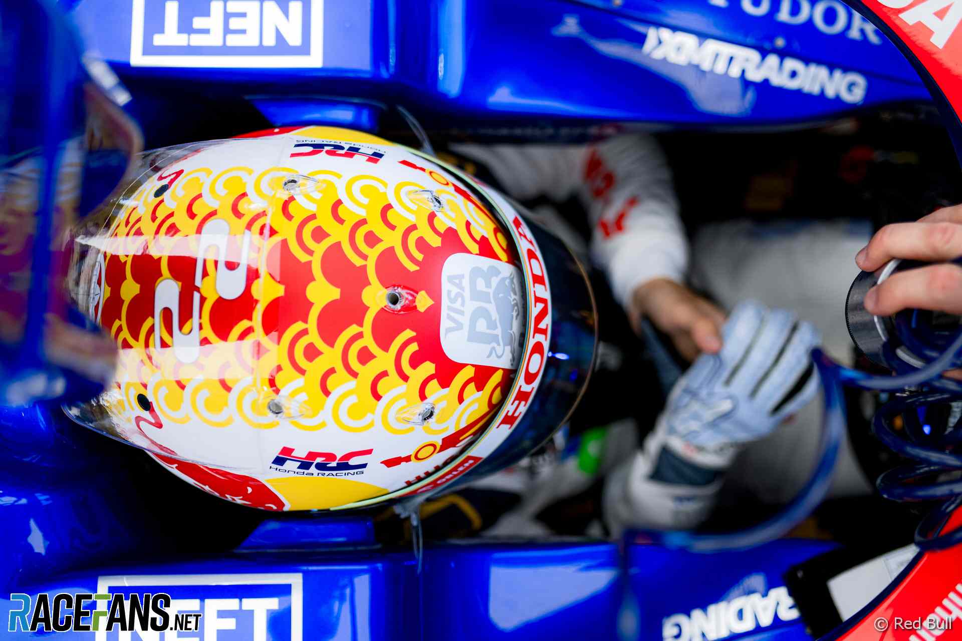 Yuki Tsunoda's 2024 Singapore Grand Prix helmet