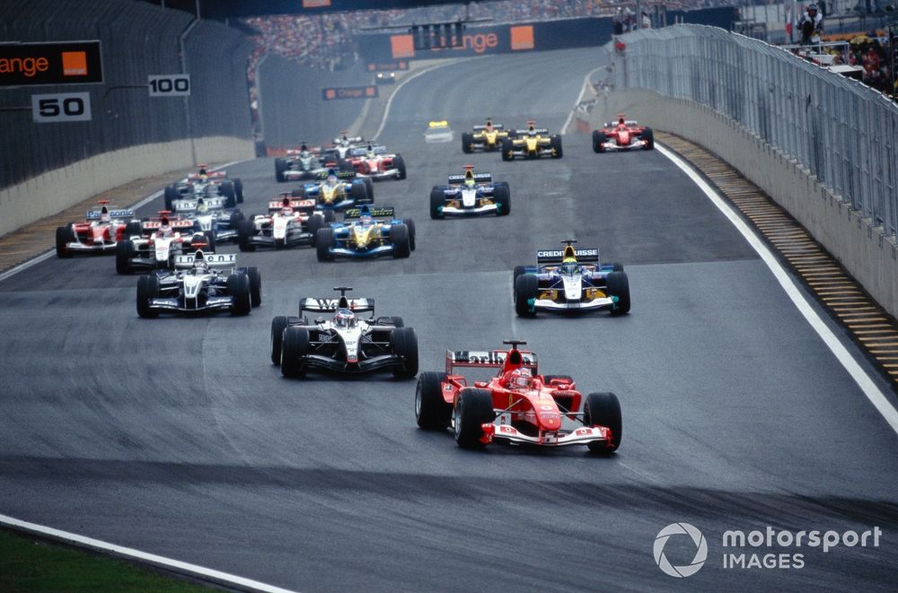 Rubens Barrichello, Ferrari F2004 leads Kimi Räikkönen, McLaren MP4-19B Mercedes and Felipe Massa, Sauber C23 Petronas at the start.