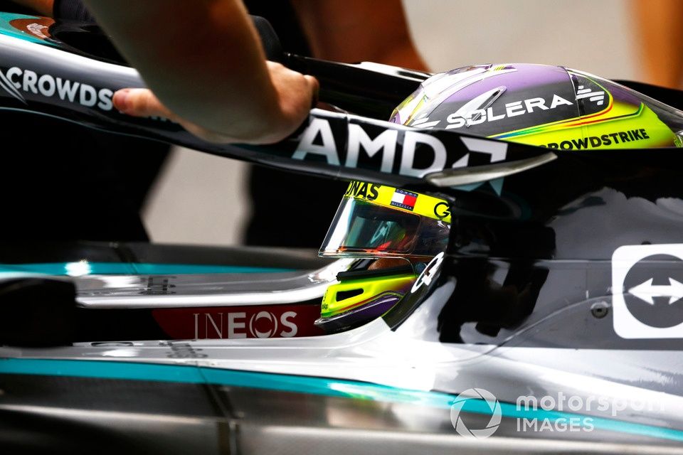 Lewis Hamilton, Mercedes F1 W15, in the pit lane 