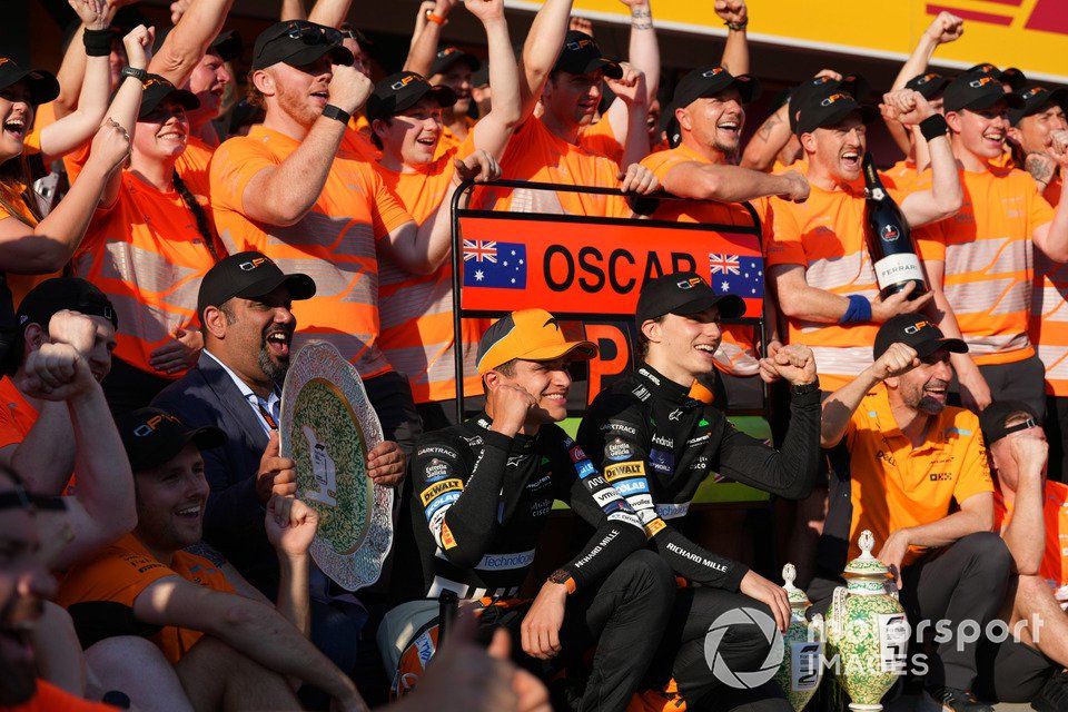 Lando Norris, McLaren F1 Team, 2nd position, Oscar Piastri, McLaren F1 Team, 1st position, Andrea Stella, Team Principal, McLaren F1 Team, the McLaren team celebrate victory after the race