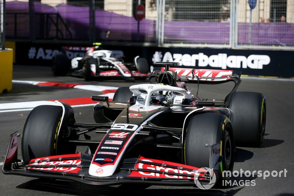 Oliver Bearman, Haas VF-24, Nico Hulkenberg, Haas VF-24