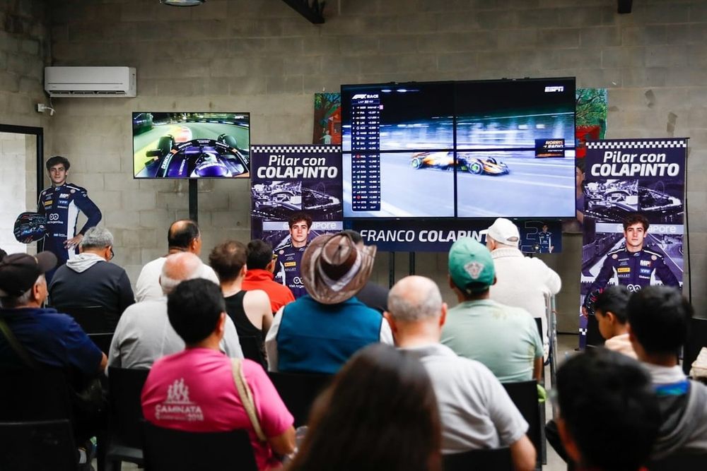 Argentinian fans watching the Singapore Grand Prix in Franco Colapinto's birthplace Pilar, Argentina