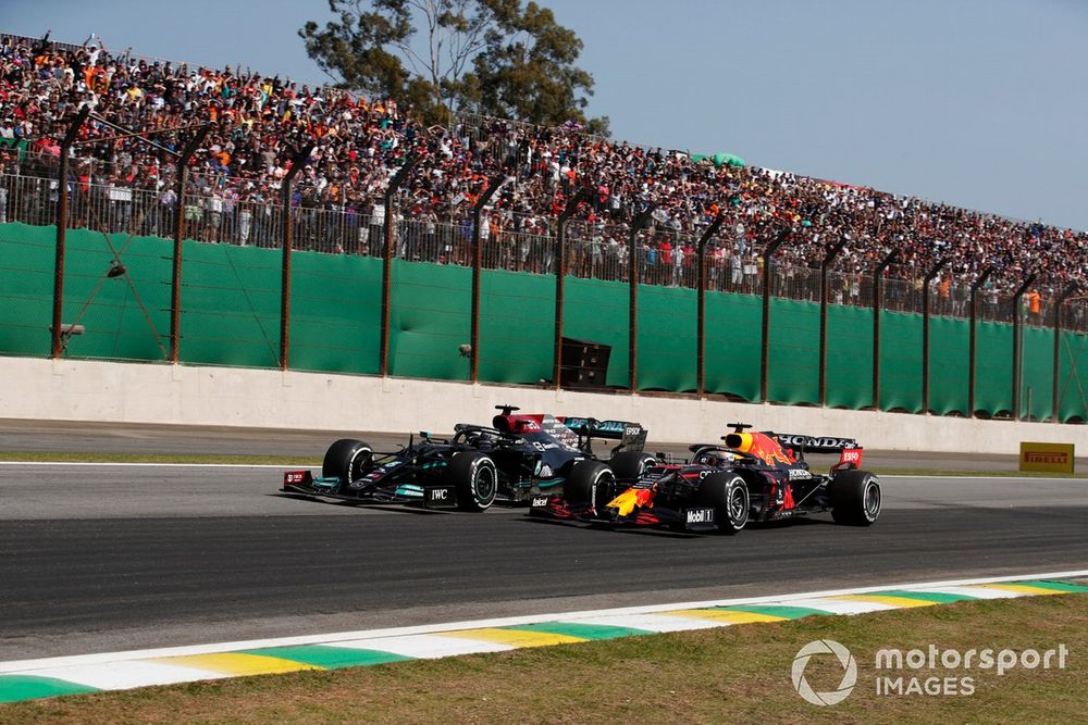 Max Verstappen, Red Bull Racing RB16B, battles with Lewis Hamilton, Mercedes W12