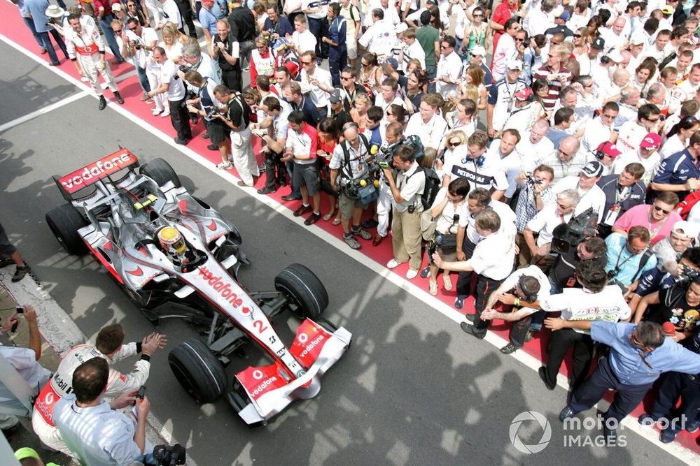 Lewis Hamilton, McLaren MP4-22 Mercedes