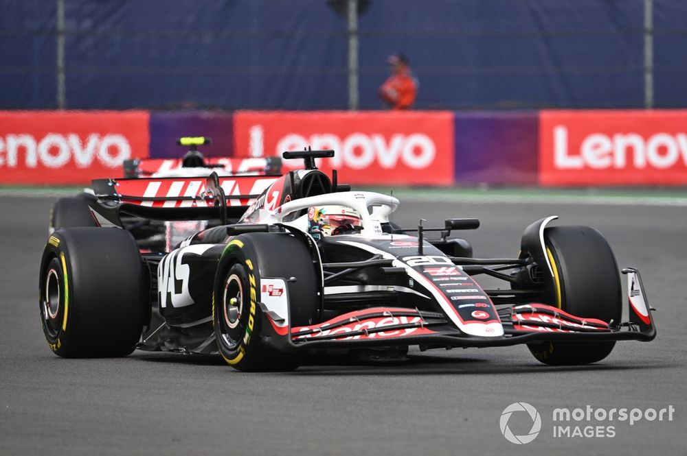 Kevin Magnussen, Haas VF-24, Nico Hulkenberg, Haas VF-24