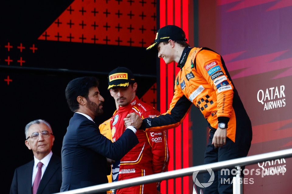 Oscar Piastri, McLaren F1 Team, 1st position, is congratulated on the podium by Mohammed Ben Sulayem, President, FIA