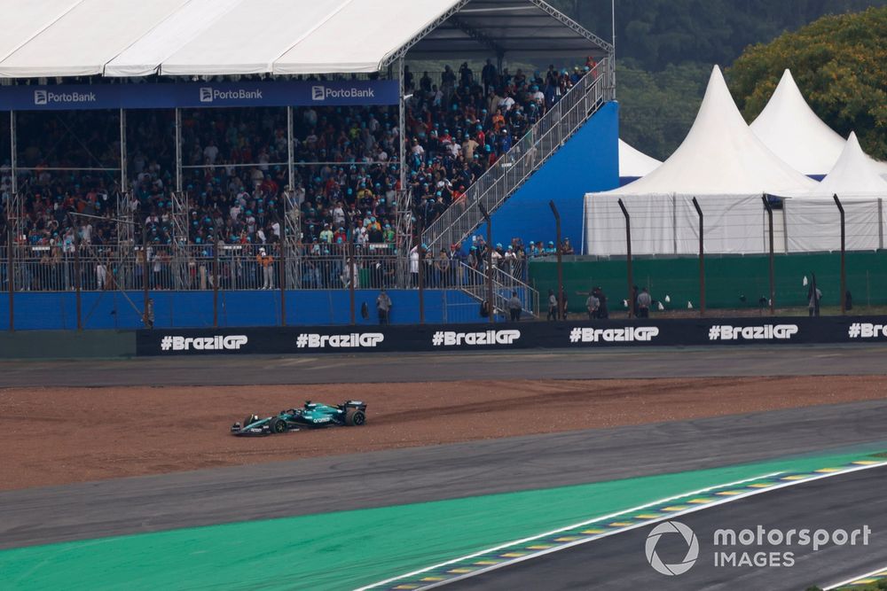 Lance Stroll, Aston Martin AMR24, gets beached in the gravel prior to the start