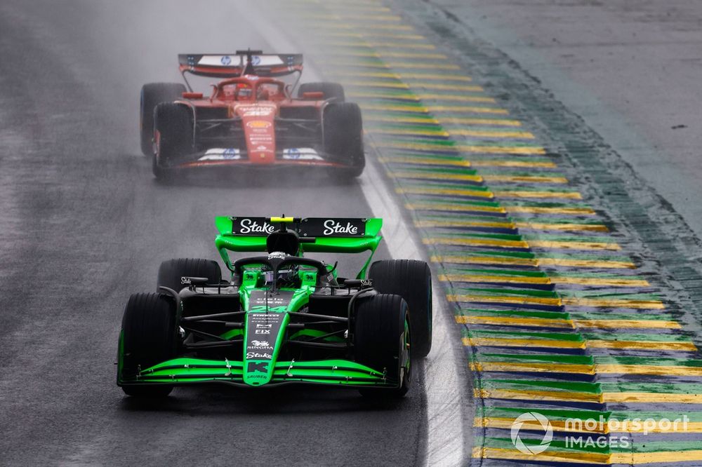 Zhou Guanyu, Stake F1 Team KICK Sauber C44, Charles Leclerc, Ferrari SF-24