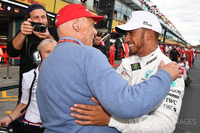 Pole sitter Lewis Hamilton, Mercedes-AMG F1 celebrates in parc ferme with Niki Lauda, Mercedes AMG F1 Non-Executive Chairman