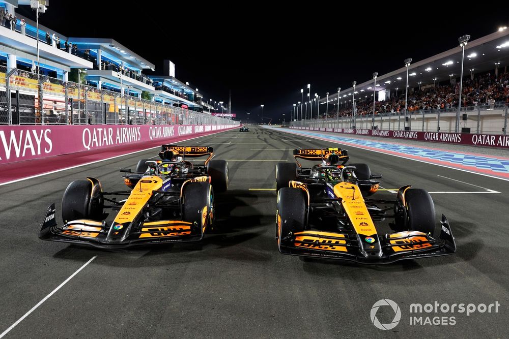 Oscar Piastri, McLaren MCL38, Lando Norris, McLaren MCL38