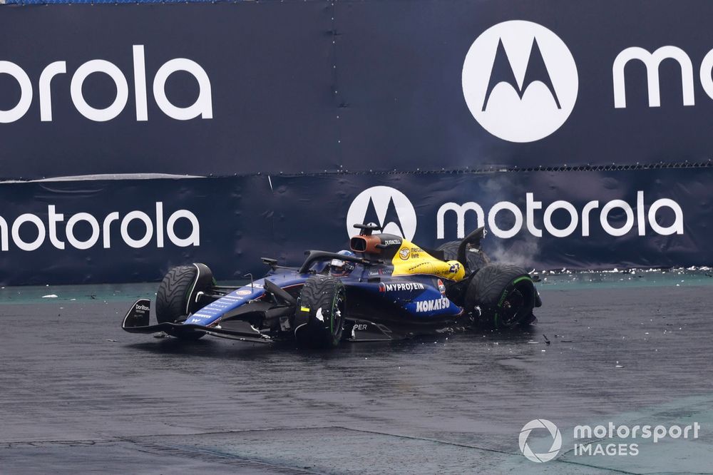 Alex Albon, Williams FW46, gets out of the car after crashing out of Qualifying 