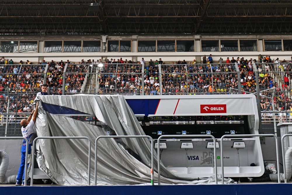 Rain falls  ahead of the qualifying