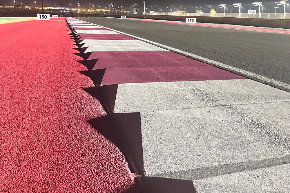 Qatar pyramid kerbs