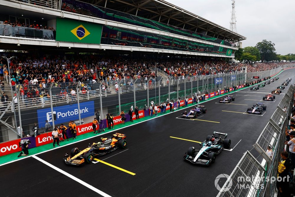 Lando Norris, McLaren MCL38, George Russell, Mercedes F1 W15, Yuki Tsunoda, RB F1 Team VCARB 01, the rest of the field pull away for the formation lap