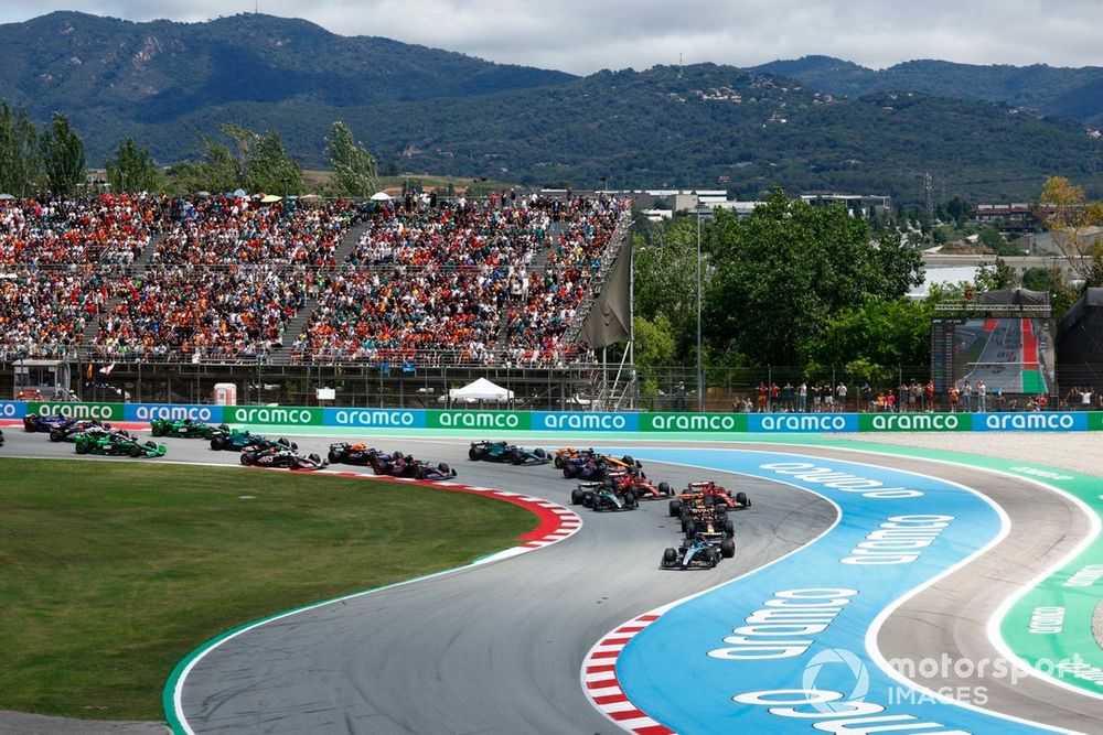 Race start - George Russell, Mercedes F1 W15, takes the lead over Max Verstappen, Red Bull Racing RB20 