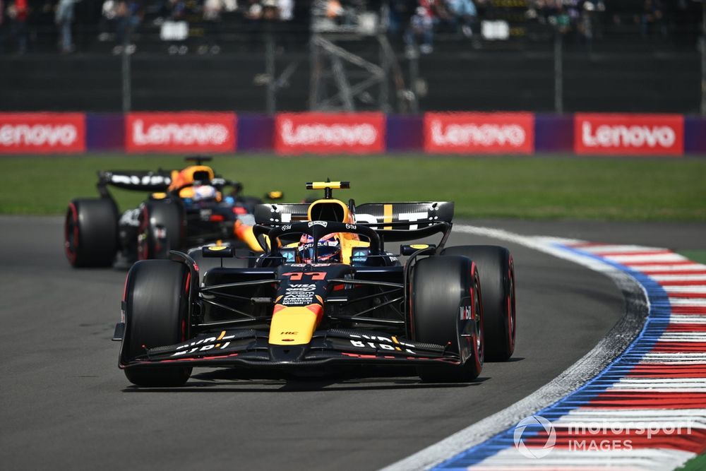 Sergio Perez, Red Bull Racing RB20, Max Verstappen, Red Bull Racing RB20