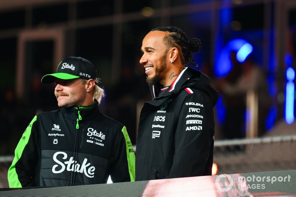 Valtteri Bottas, Stake F1 Team KICK Sauber, Lewis Hamilton, Mercedes-AMG F1 Team, during the drivers parade