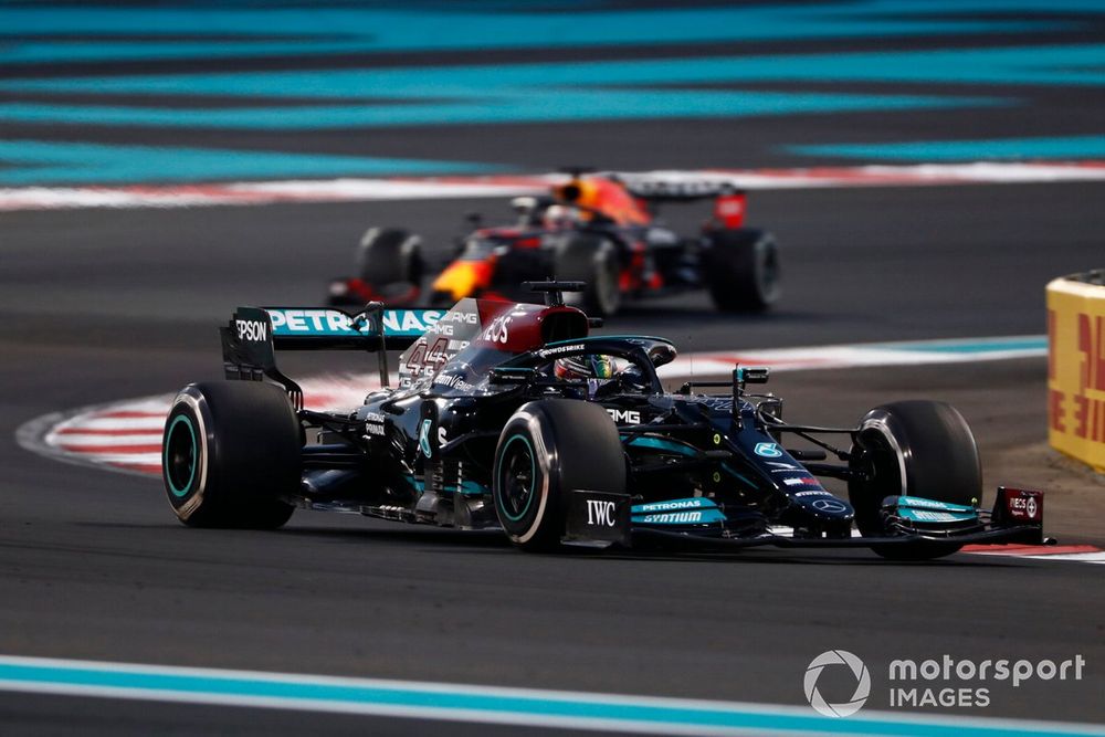 Lewis Hamilton, Mercedes W12, Max Verstappen, Red Bull Racing RB16B