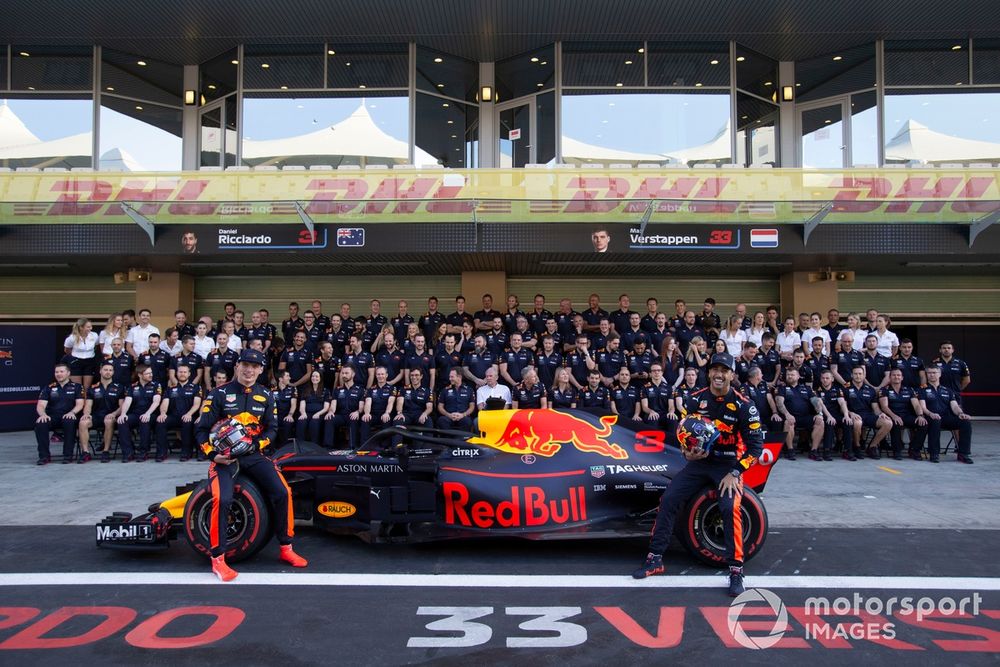 Daniel Ricciardo, Red Bull Racing and Max Verstappen, Red Bull Racing at the Red Bull Racing team photo