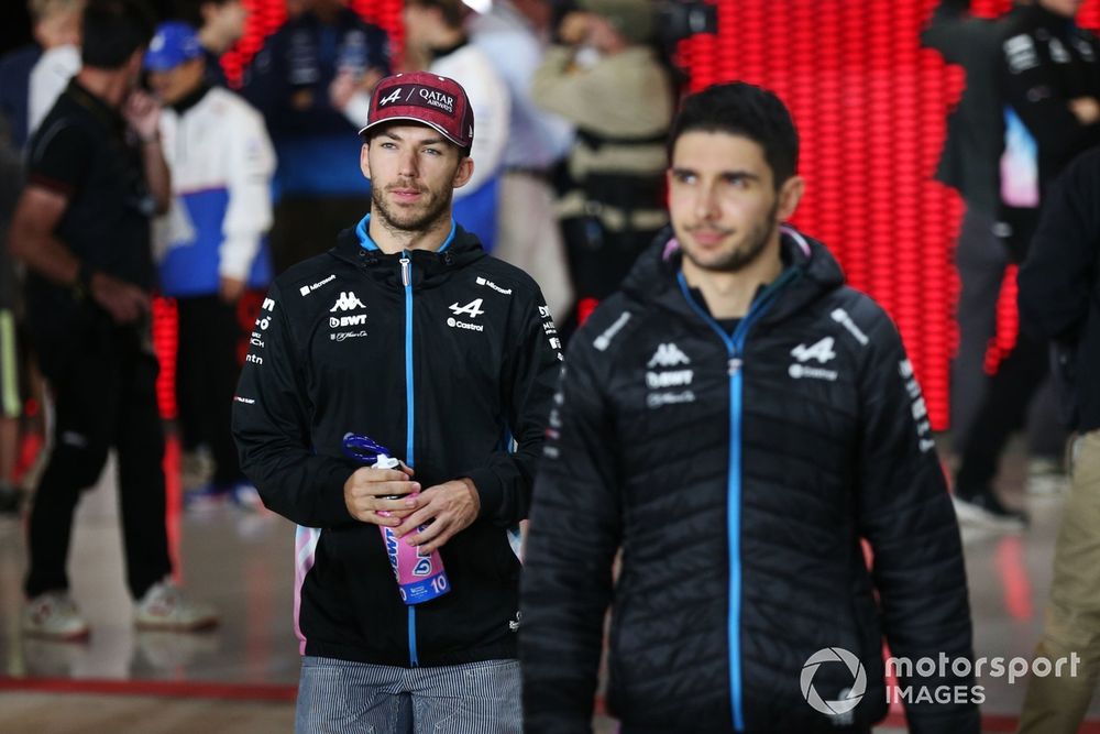 Esteban Ocon, Alpine F1 Team, Pierre Gasly, Alpine F1 Team, at the drivers parade at the Qatar GP.