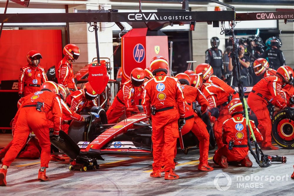 Carlos Sainz, Ferrari SF-24, makes a pit stop