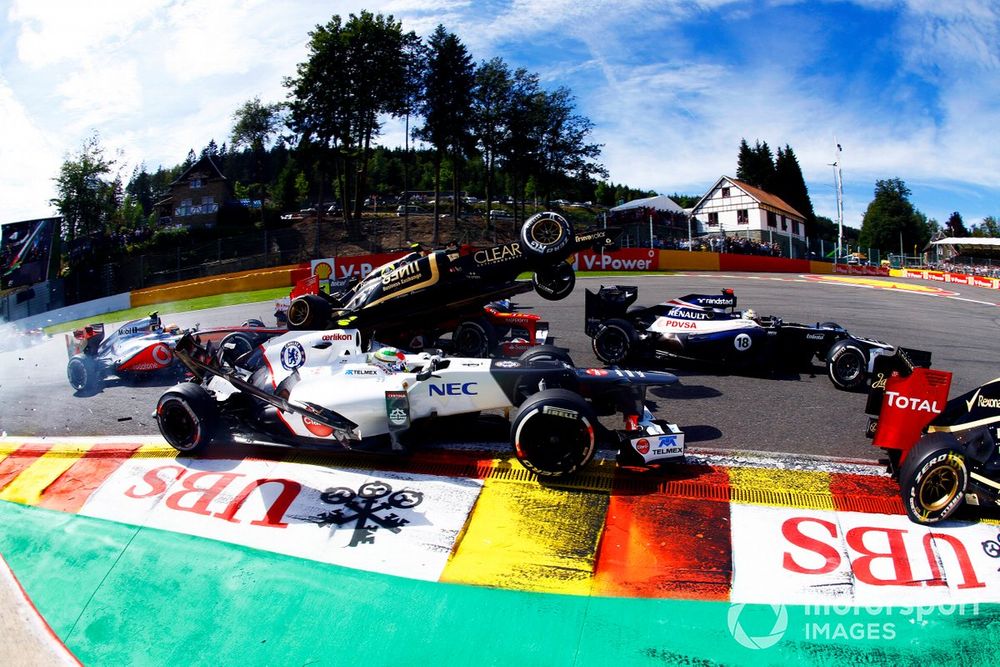 Romain Grosjean, Lotus E20 Renault, Sergio Perez, Sauber C31 Ferrari, Fernando Alonso, Ferrari F2012, and Lewis Hamilton, McLaren MP4-27 Mercedes crashed at the start